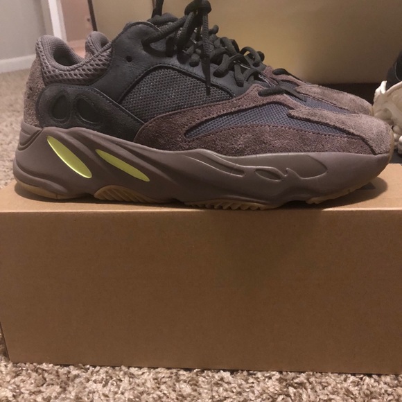 Yeezy Muave 700 - Picture 4 of 6